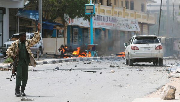 Последствия взрыва возле президентского дворца в Могадишо. 7 июля 2018