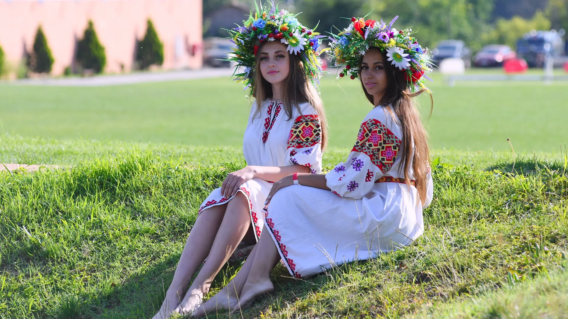 Девушки во время праздника Ивана Купалы в посёлке Куйбышево Бахчисарайского района. 6 июля 2018 Девушки во время праздника Ивана Купалы в посёлке Куйбышево Бахчисарайского района. 6 июля 2018 - РИА Новости, 1920, 07.07.2022
