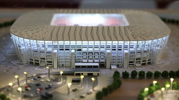 Макет стадиона Ras Abu Aboud Stadium, представленный на выставке футбольной атрибутики Qatar @RoadTo2022 Exhibition в ГУМе в Москве