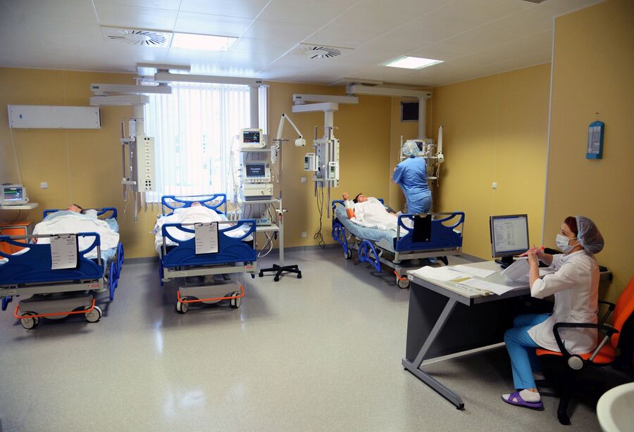 Пациенты и медсестры в отделении реанимации в Федеральном центре сердечно-сосудистой хирургии РФ в Хабаровске