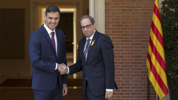 Премьер-министр Испании Педро Санчес и глава правительства Каталонии Ким Торра во время встречи в Мадриде. 9 июля 2018