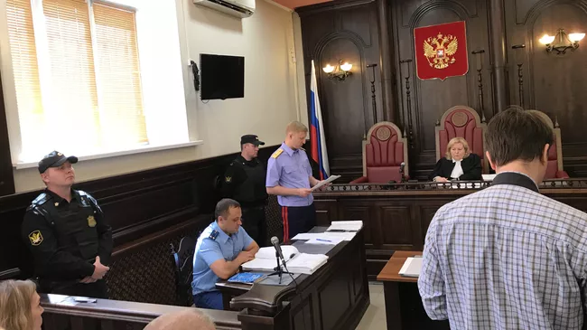 Старший следователь по особо важным делам при председателе СК РФ Габдулин Рустам Рашитович и председатель Центрального районного суда Кемерова Инна Михайленко. 10 июля 2018