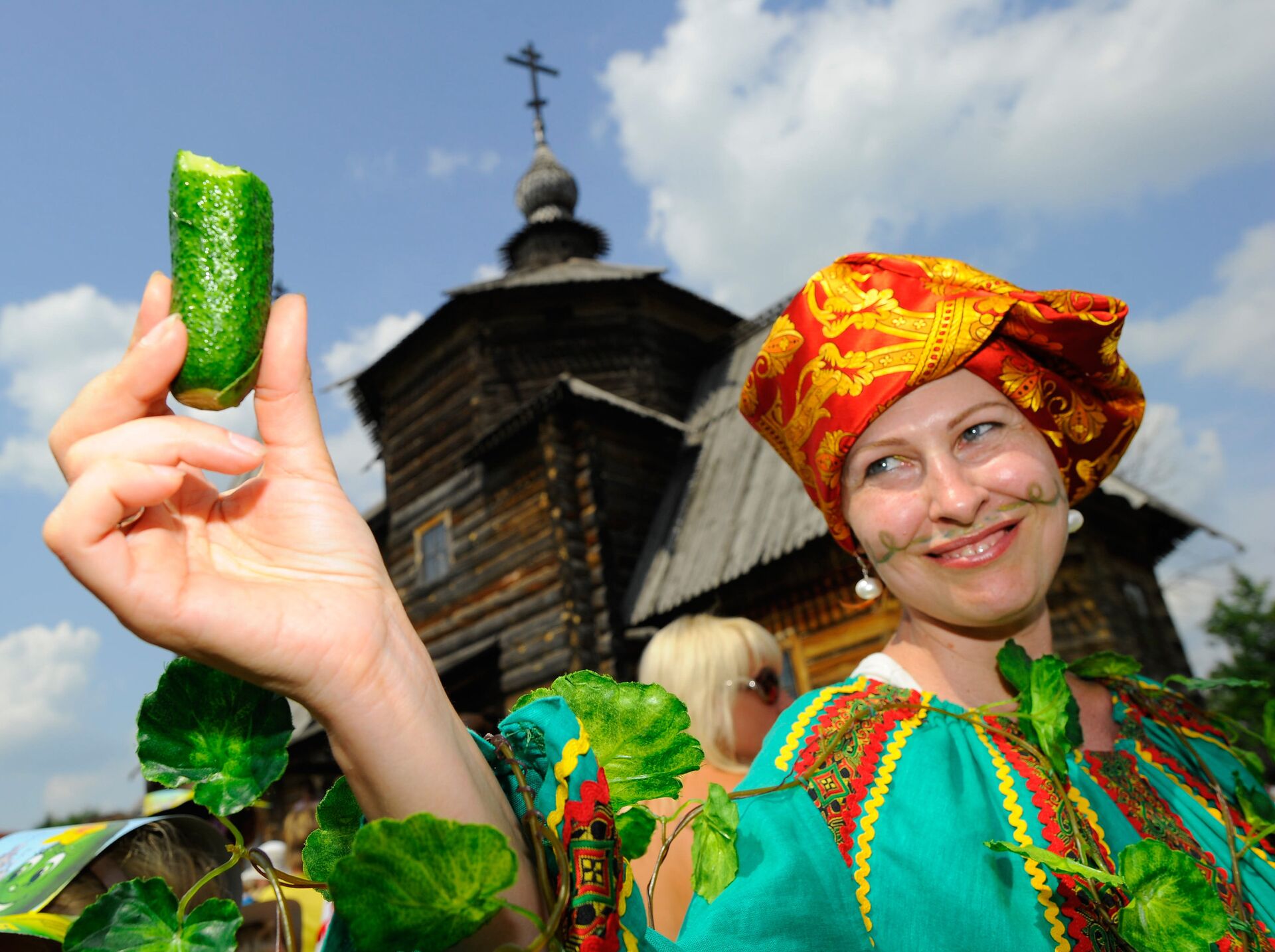 Участница ежегодного традиционного Праздника огурца в Суздале - РИА Новости, 1920, 08.07.2021