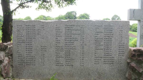 Мемориальная доска с именами поляков, убитых на Волыни