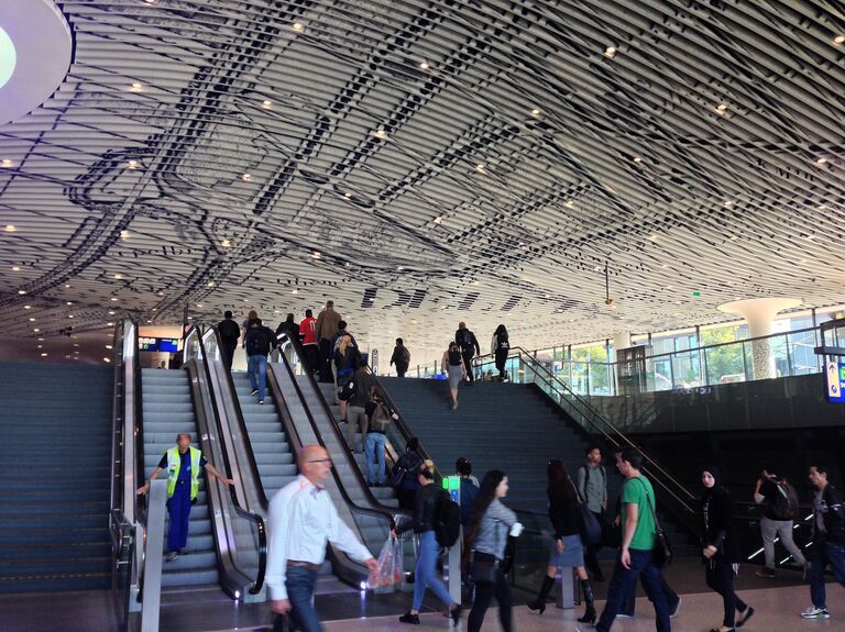 Железнодорожная станция и офисный центр в Делфте