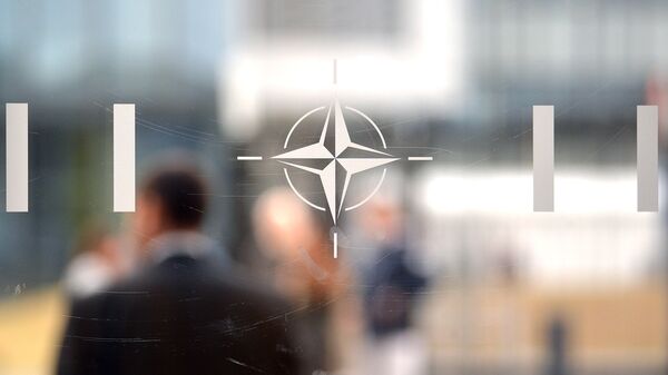 Эмблема Организации Североатлантического договора (НАТО) в Брюсселе. Архивное фото
