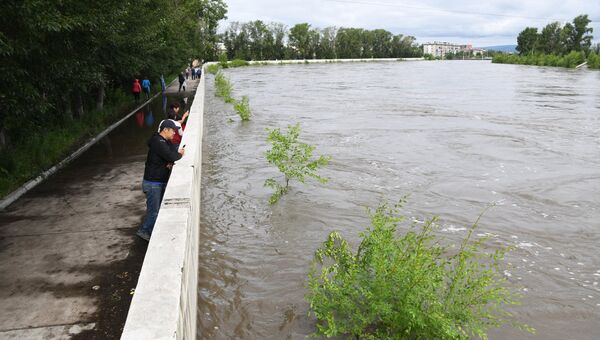 Повышение уровня воды в реке Читинка в Чите по причине дождей, выпавших в Забайкальском крае. 10 июля 2018