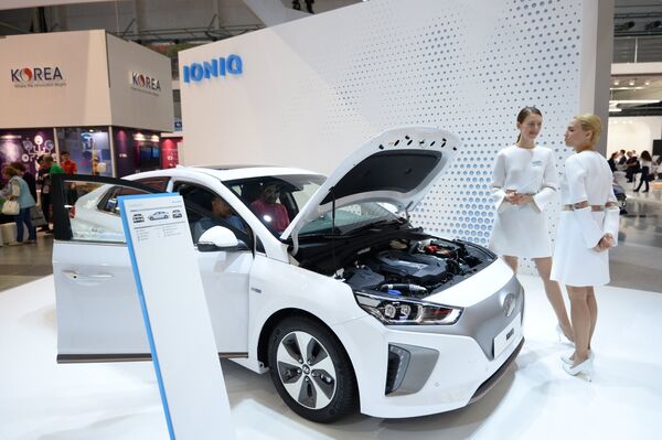 Компания Hyundai Motor представила новую модель электрокара Hyundai Ioniq на 9-й Международной промышленной выставки ИННОПРОМ-2018 в международном выставочном центре Екатеринбург-ЭКСПО