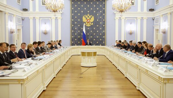 Дмитрий Медведев проводит заседание правительственной комиссии по вопросам социально-экономического развития Северо-Кавказского федерального округа. 11 июля 2018