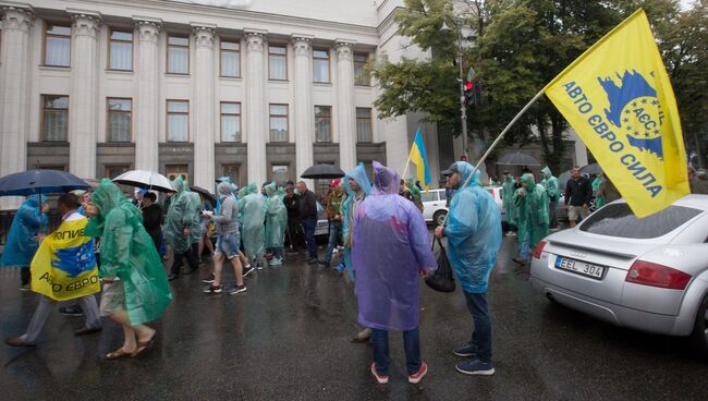 Автовладельцы с европейскими номерами пикетируют Верховную раду в Киеве. 11 июля 2018