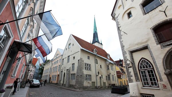 Флаги России и Эстонии в Таллине 