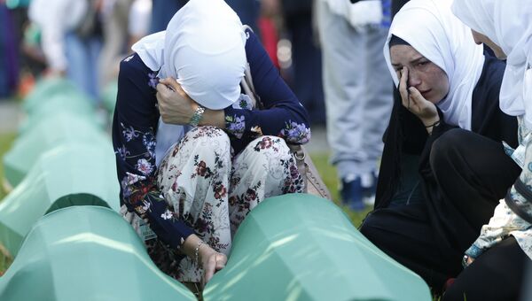 Во время перезахоронения жертв трагических событий 1995 года в Боснии и Герцеговине в Сребренице. 11 июля 2018