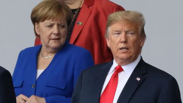 Канцлер Германии Ангела Меркель и президент США Дональд Трамп на саммите НАТО в Брюсселе. 11 июля 2018