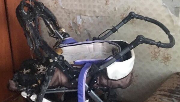 Обгоревшая коляска, в которой получил ожоги ребенок в Тамбове