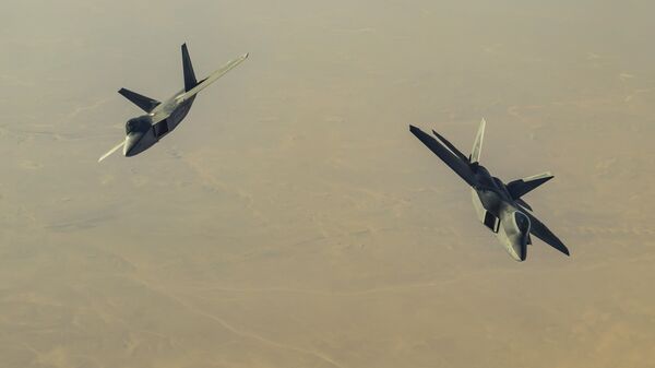 Американские истребители F-22 Raptor над территорией Сирии. Архивное фото