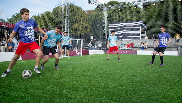 В гостях у ЧМ-2022: волонтеры сыграли в футбол в колорите восточной сказки