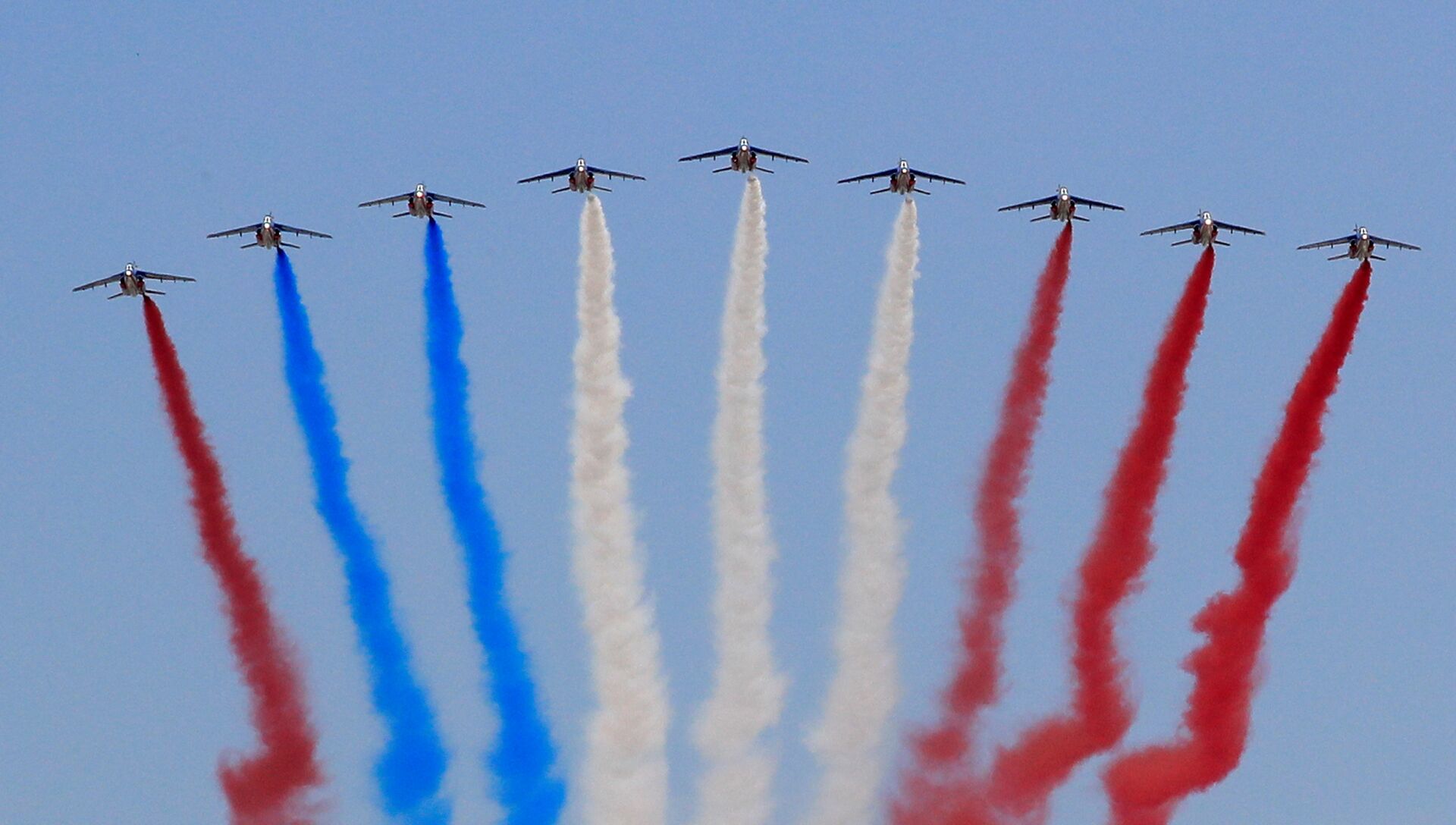 Самолеты французской пилотажной группы Patrouille de France во время традиционного военного парада в честь Дня взятия Бастилии в Париже.  14 июля 2018 - РИА Новости, 1920, 14.07.2018