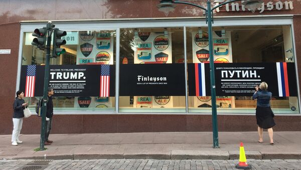 Обращение к президентам на одном из магазинов в Хельсинки, где пройдут переговоры Путина и Трампа