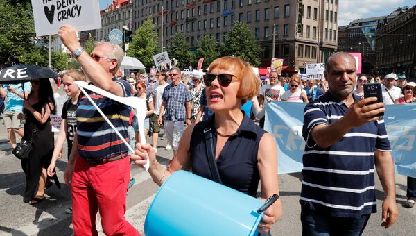 Участники митинга за права человека накануне встречи Владимира Путина и Дональда Трампа. 15 июля 2018