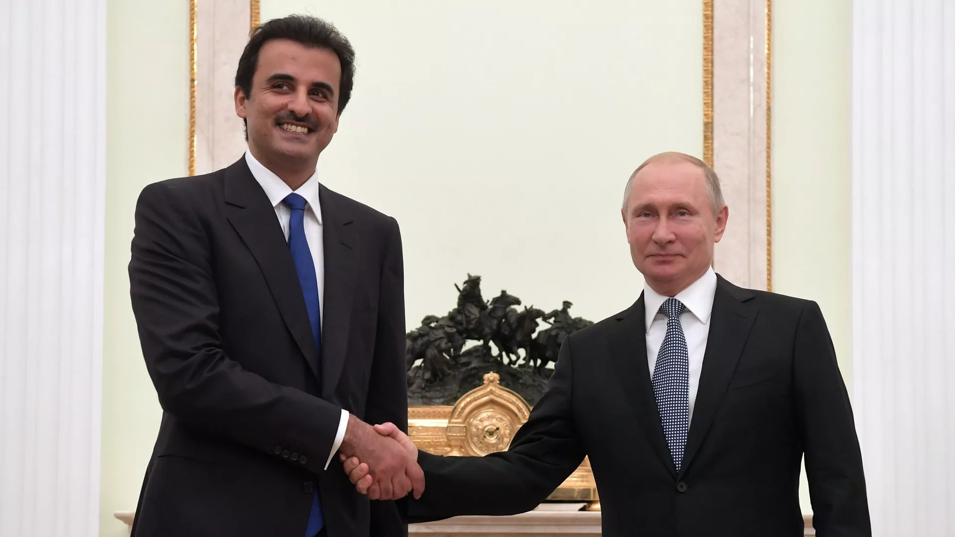 Президент РФ Владимир Путин и эмир государства Катар шейх Тамим бен Хамад Аль Тани во время встречи, 15 июля 2018 года - РИА Новости, 1920, 17.04.2025