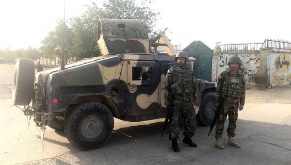 Военные возле места взрыва в Кабуле, Афганистан. 15 июля 2018