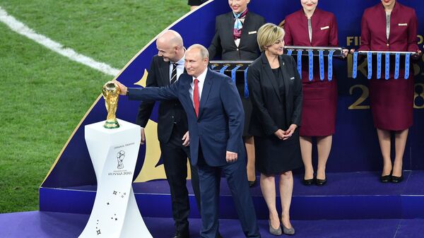 Президент РФ Владимир Путин и президент ФИФА Джанни Инфантино