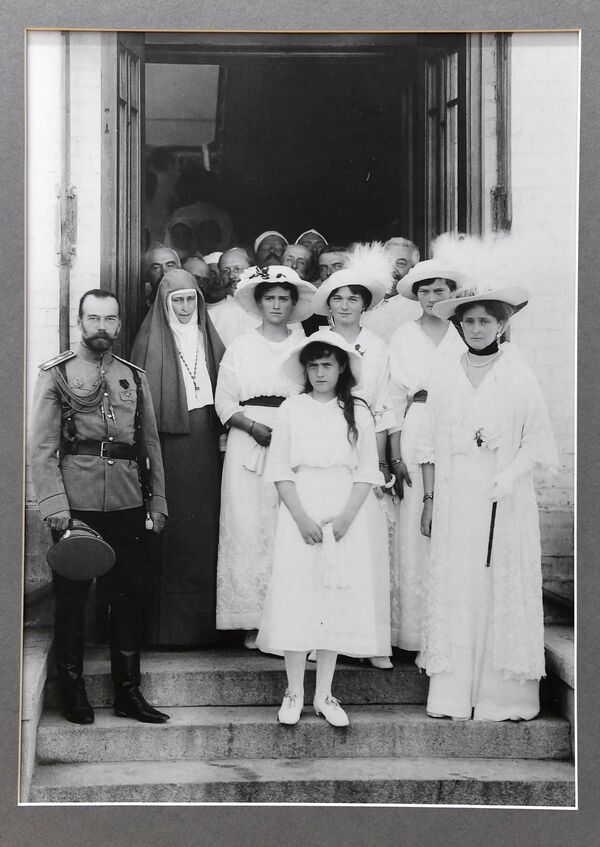 Фотография царской семьи в Музее памяти представителей Российского Императорского Дома Напольная школа в городе Алапаевске