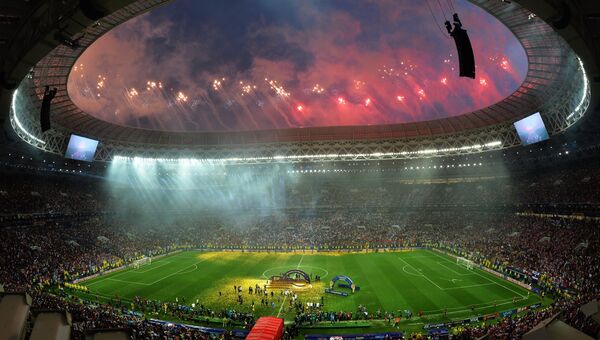 Салют на церемонии награждения победителей чемпионата мира по футболу 2018 в Москве