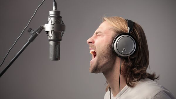 Почему раздражает звук собственного голоса в записи