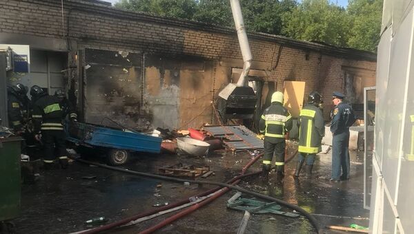Последствия взрыва на Улице Авиационная в Москве. 16 июля 2018