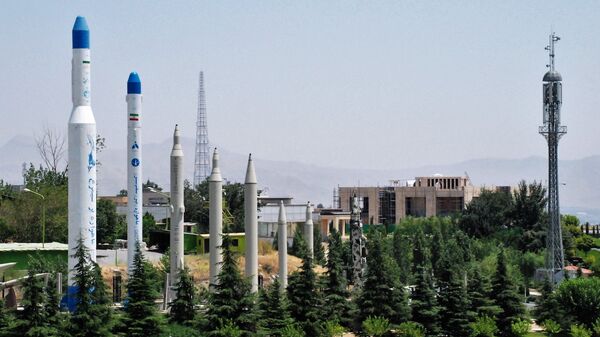 Образцы ракет и ракет-носителей на территории музея Исламской революции и Священной обороны в Тегеране