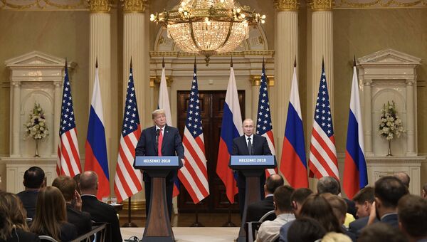 Президент РФ Владимир Путин и президент США Дональд Трамп во время пресс-конференции в Хельсинки. Архивное фото