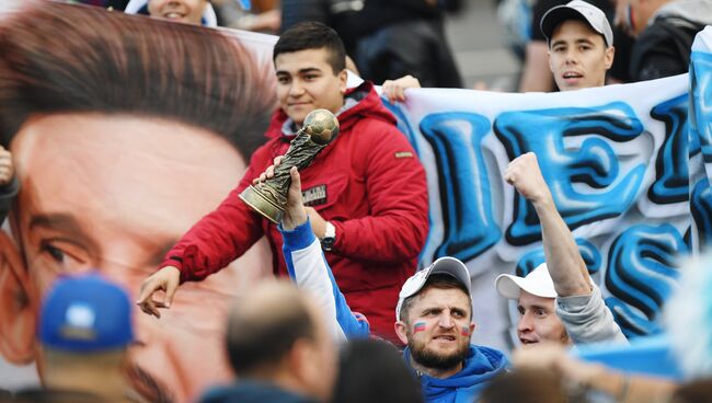 Участники во время Фестиваля болельщиков FIFA Fan Fest 2018