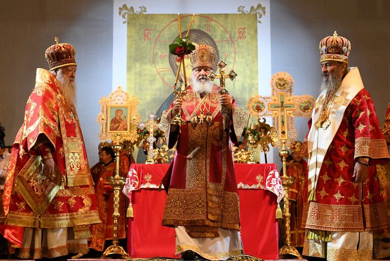 Патриарх Московский и Всея Руси Кирилл во время литургии перед началом крестного хода у стен в храма-памятника на Крови во имя Всех святых, в земле Российской просиявших, в Екатеринбурге. 17 июля 2018 Патриарх Московский и Всея Руси Кирилл во время литургии перед началом крестного хода у стен в храма-памятника на Крови во имя Всех святых, в земле Российской просиявших, в Екатеринбурге. 17 июля 2018