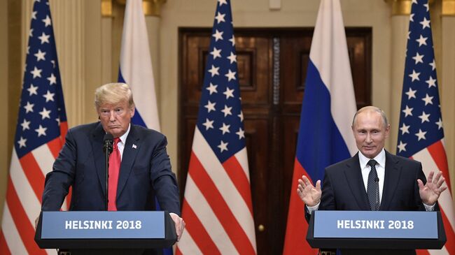 Президент РФ Владимир Путин и президент США Дональд Трамп на пресс-конференции по итогам встречи в Хельсинки