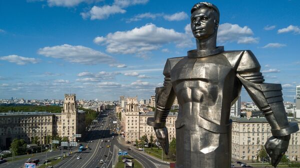 Реставрацию памятника Юрию Гагарину на Ленинском проспекте завершат осенью