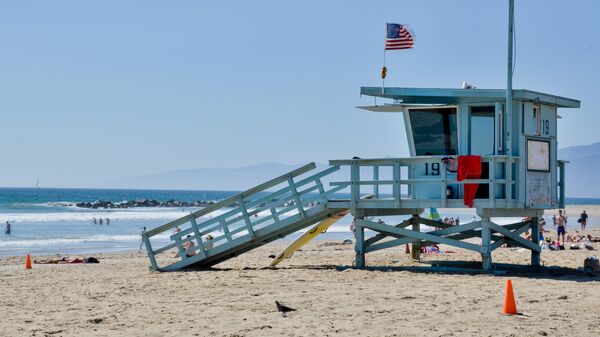 Будка спасателей на пляже в Калифорнии
