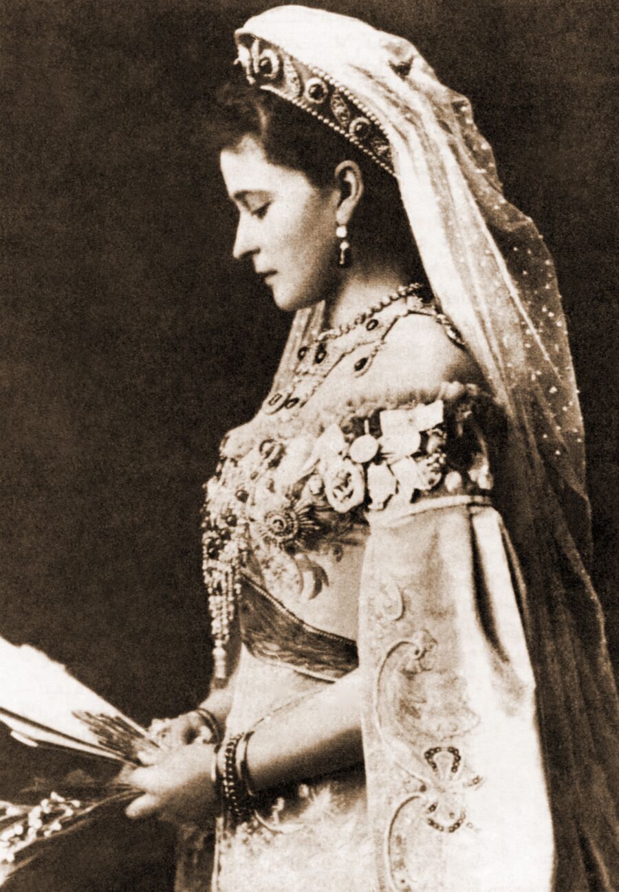 Великая княгиня Елизавета Федоровна в русском костюме