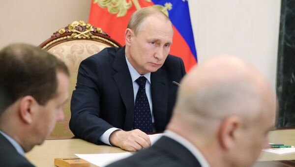Президент РФ Владимир Путин проводит совещание с членами правительства РФ. 18 июля 2018