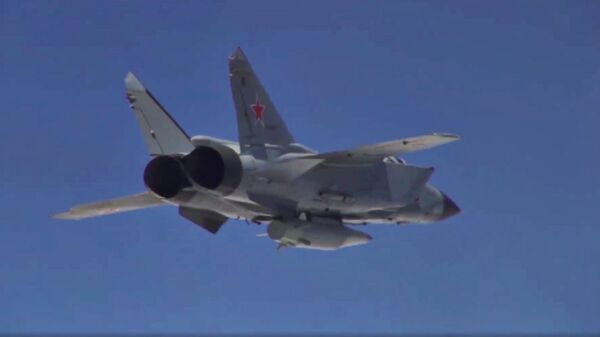 Самолет ВКС России с гиперзвуковой ракетой Кинжал