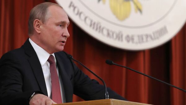 Владимир Путин выступает на совещании послов и постоянных представителей РФ. 19 июля 2018