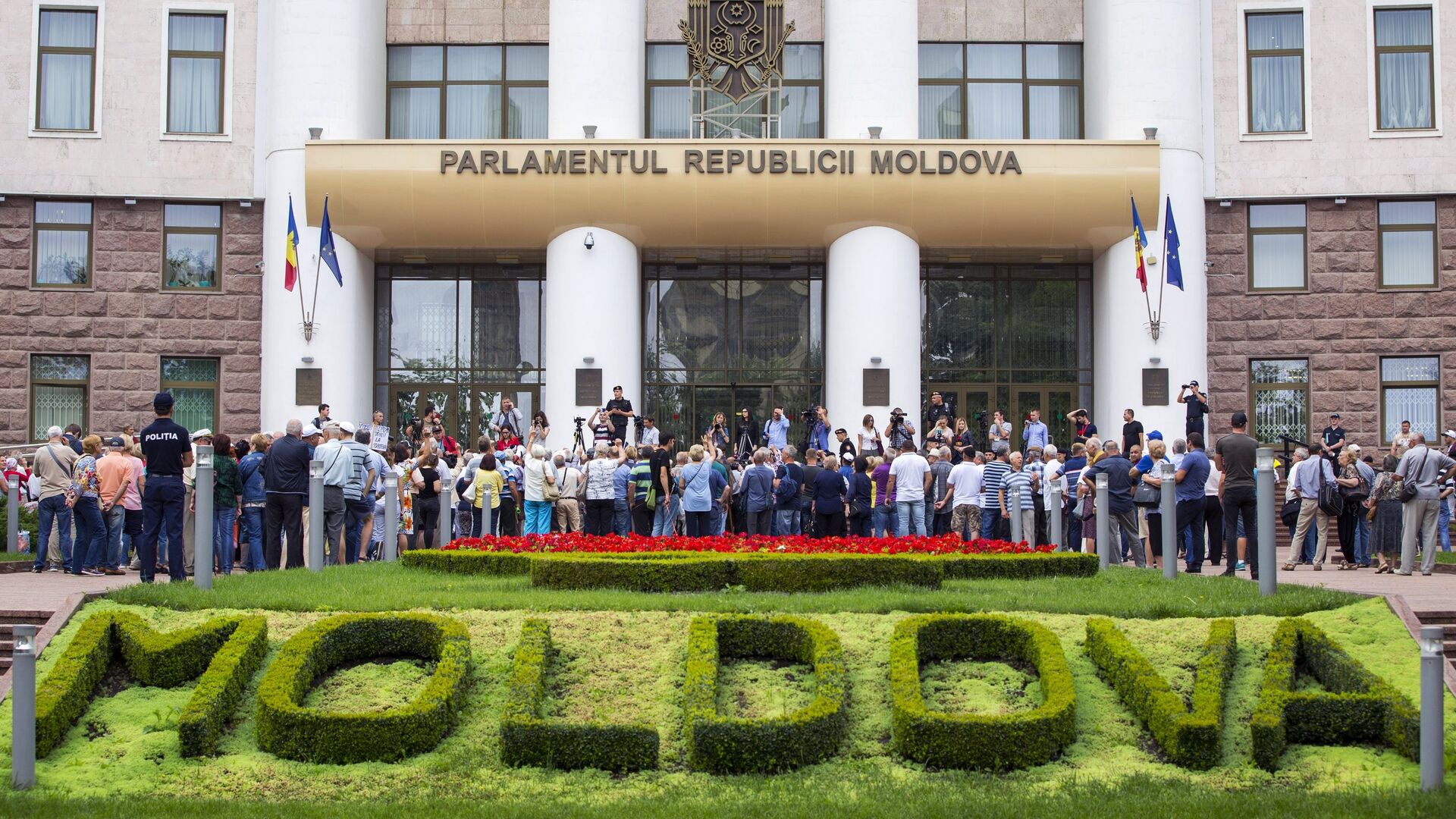 Акция протеста с требованием признать результаты выборов мэра Кишинева у здания парламента. 19 июля 2018 - РИА Новости, 1920, 29.08.2020