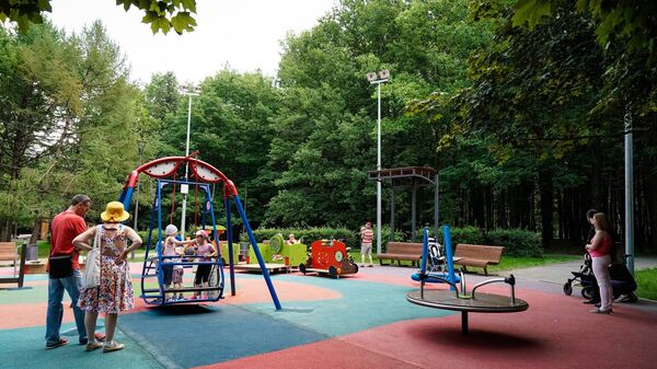 Детская площадка в парке 50-летия Октября