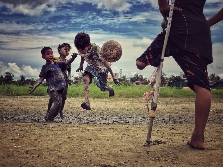 Работа фотографа Zarni Мио Win, третье место и звание Фотограф года в фотоконкурсе 2018 iPhone Photography Awards