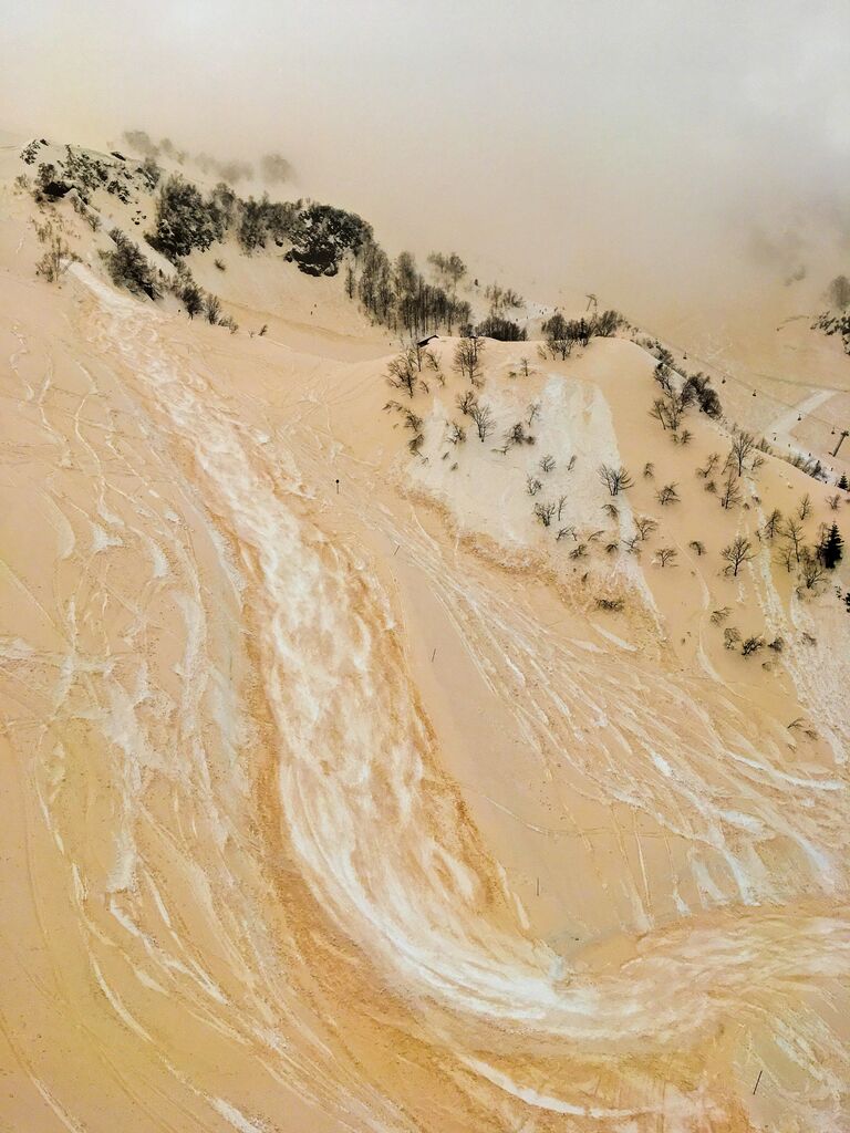 Работа фотографа из России Антона  Круглова The Sand-snow river, занявший второе место в номинации Природа в фотоконкурсе 2018 iPhone Photography Awards