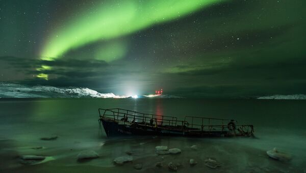 Работа фотографа Michael Zav'yalov Aurora Borealis on the coast of the Barents sea, вошедшая в шорт-лист Insight Astronomy Photographer of the Year 2018