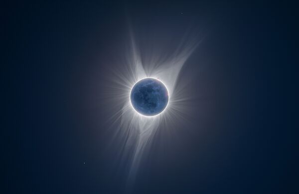 Работа фотографа Peter Ward Earth Shine, вошедшая в шорт-лист Insight Astronomy Photographer of the Year 2018