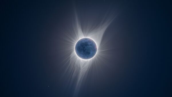 Работа фотографа Peter Ward Earth Shine, вошедшая в шорт-лист Insight Astronomy Photographer of the Year 2018