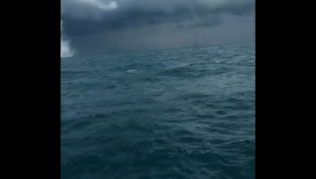 Два смерча над Черным морем попали на видео