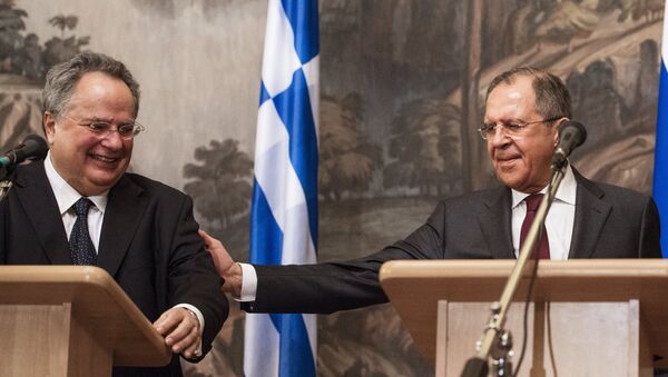 Министр иностранных дел Греции Никос Кодзиас и глава МИД России Сергей Лавров во время встречи в особняке МИД РФ в Москве